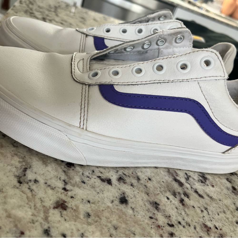 Vans - Picture 2 of 5
